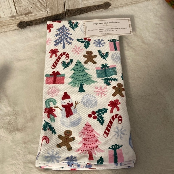 Cupcake and Cashmere Holiday Kitchen Towels - Picture 1 of 5